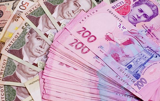 Курс доллара на межбанке в 12:50 понизился до 26,99 гривен