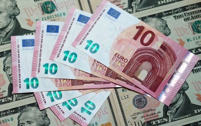 Курс євро після референдуму в Італії впав до 20-місячного мінімуму