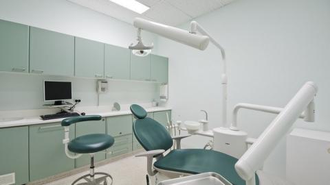 В Киеве на приеме у стоматолога скончалась женщина