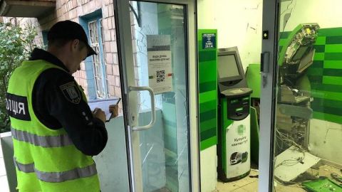 В Киеве неизвестные подорвали банкомат и похитили деньги
