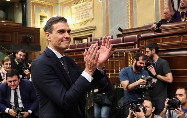 Новий прем'єр-міністр Іспанії Санчес склав присягу