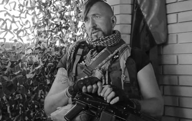 Во Львове гроб с телом Василия Слипака встречали на коленях