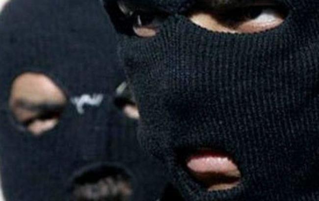 На дружину керівника податкової Кременчука напали озброєні люди в балаклавах