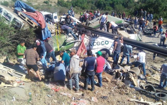 В Мексике в ДТП с автобусом погибли 11 человек