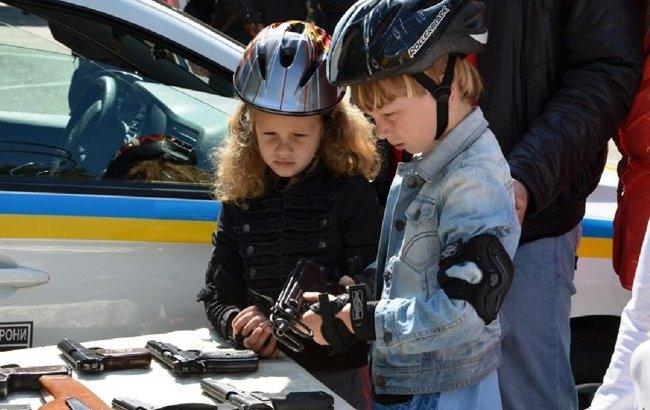 В Киеве дети на день стали врачами, пожарными и полицейскими