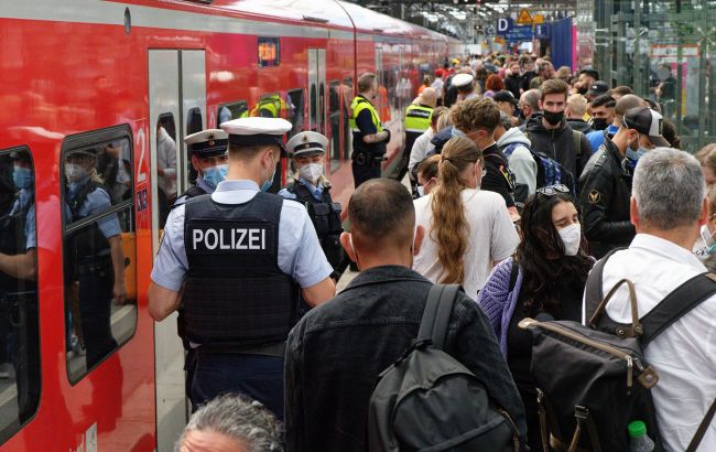 Поезда переполнены. Проездные за 9 евро в Германии вызвали ажиотаж и давку
