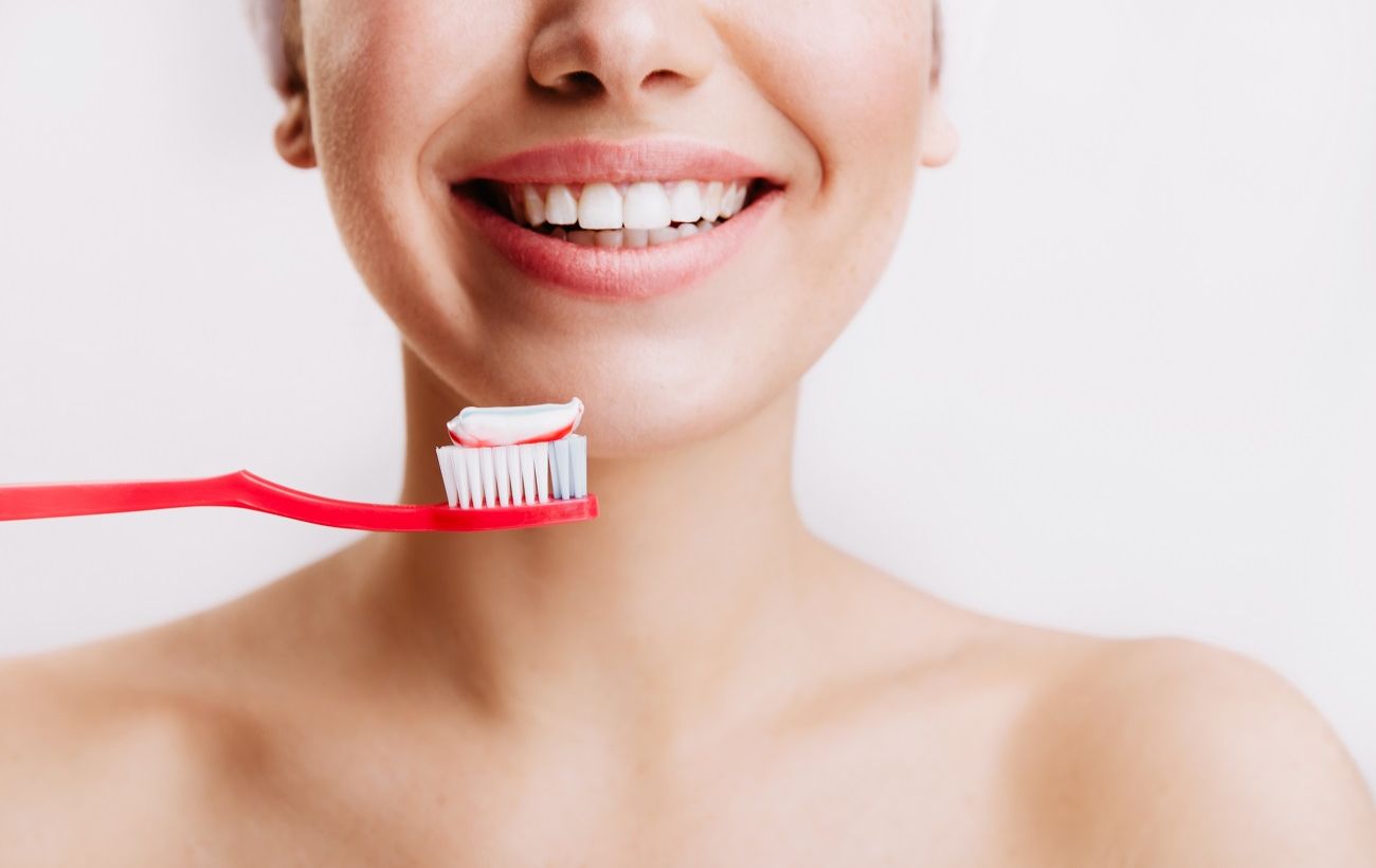 Які продукти зміцнюють зубну емаль: поради стоматолога для щоденного раціону