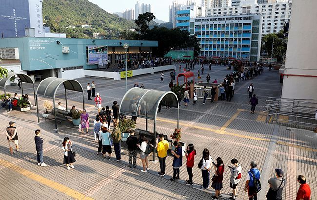 В Гонконзі на місцевих виборах лідирують демократи