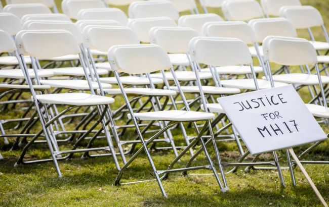 Біля посольства РФ в Гаазі родичі жертв МН17 провели акцію протесту