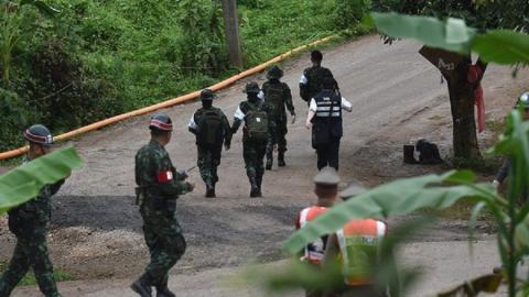 Операцію з порятунку дітей з печери в Таїланді призупинено на 10 годин