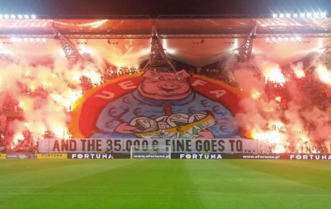 "Легию" оштрафовали за баннер с изображением свиньи на фоне эмблемы УЕФА