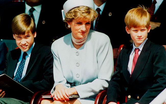 Журнал Hello! показал ранее не публиковавшиеся фото принцессы Дианы