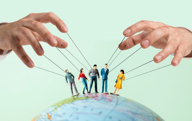 Жертва психологічної маніпуляції: 7 ознак того, що вами управляють інші