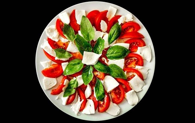 Полезные масла и цельнозерновые продукты: украинцам напомнили, что должно быть на тарелке здорового питания