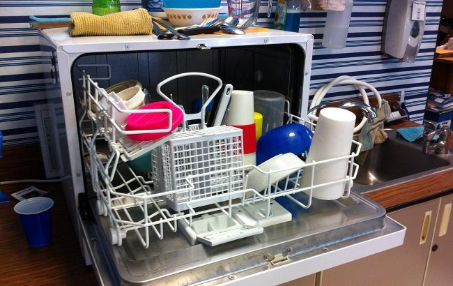 Від іграшок до гребінців: що можна мити в посудомийці, крім посуду
