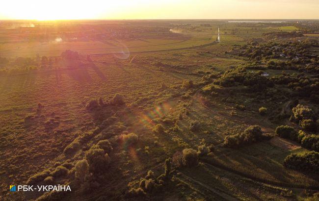 Близько половини українців допускають ринок землі, але зі значними обмеженнями
