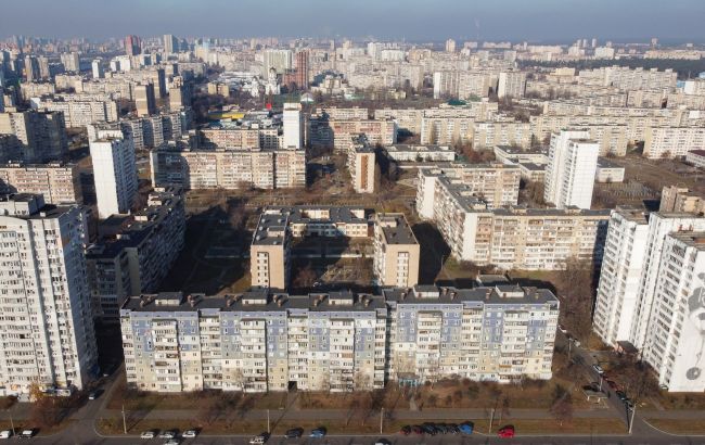 У Києві квартиранти виселили власника житла до лісу (відео)