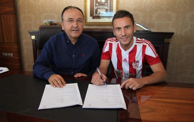 Полузащитник "Динамо" Рыбалка перешел в турецкий клуб