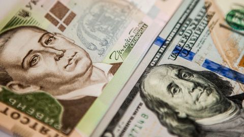 Курс долара знизився на міжбанку