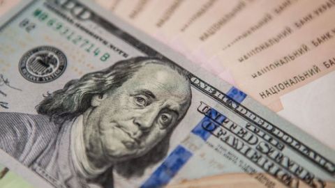 НБУ снизил официальный курс доллара