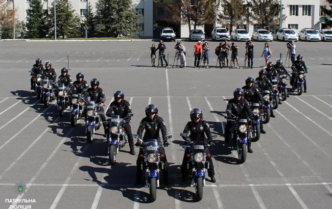 В Киеве на патрулирование выехала первая группа полицейских на мотоциклах