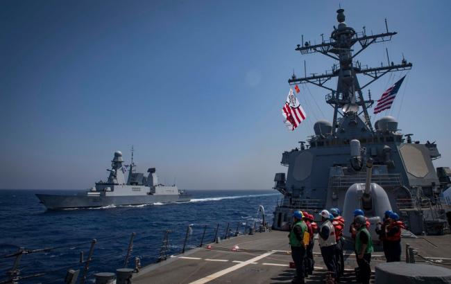 Военные корабли США передислоцируют из-за приближения урагана "Флоренс"