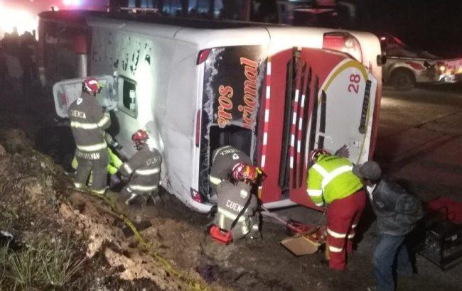 В результате аварии пассажирского автобуса в Эквадоре погибли 11 человек