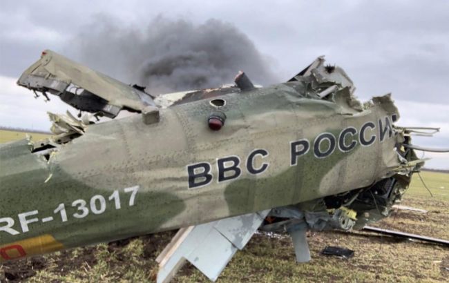 У мережі показали, як українська авіація знищує російські вертольоти під Херсоном