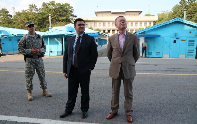 Климкин посетил демилитаризированную зону на границе с КНДР