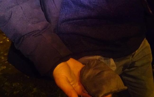 В Киеве полиция изъяла у прохожего партию наркотиков