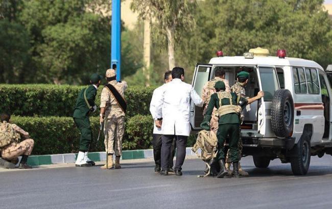 На западе Ирана произошел теракт на военном параде, есть погибшие