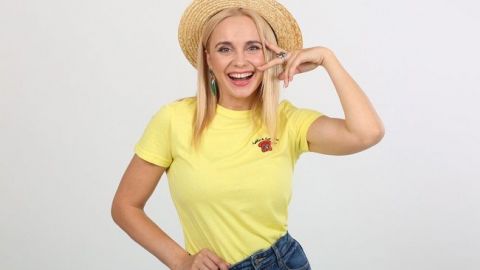 Девушка-весна: Лилия Ребрик очаровала ярким образом в венке и платье-вышиванке