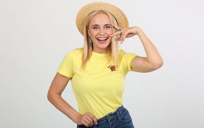 Девушка-весна: Лилия Ребрик очаровала ярким образом в венке и платье-вышиванке