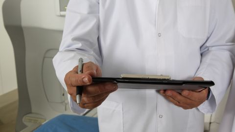 Під Харковом померла 12-річна дитина: мати сама лікувала сина від ангіни