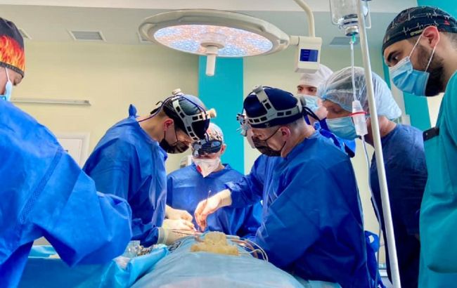 Украинские врачи заново собрали лицо молодому парню: фото до и после