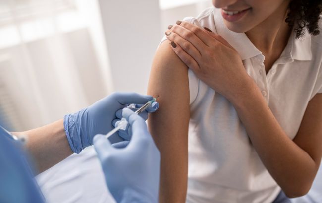 В Італії схвалили вакцинацію підлітків препаратом Moderna