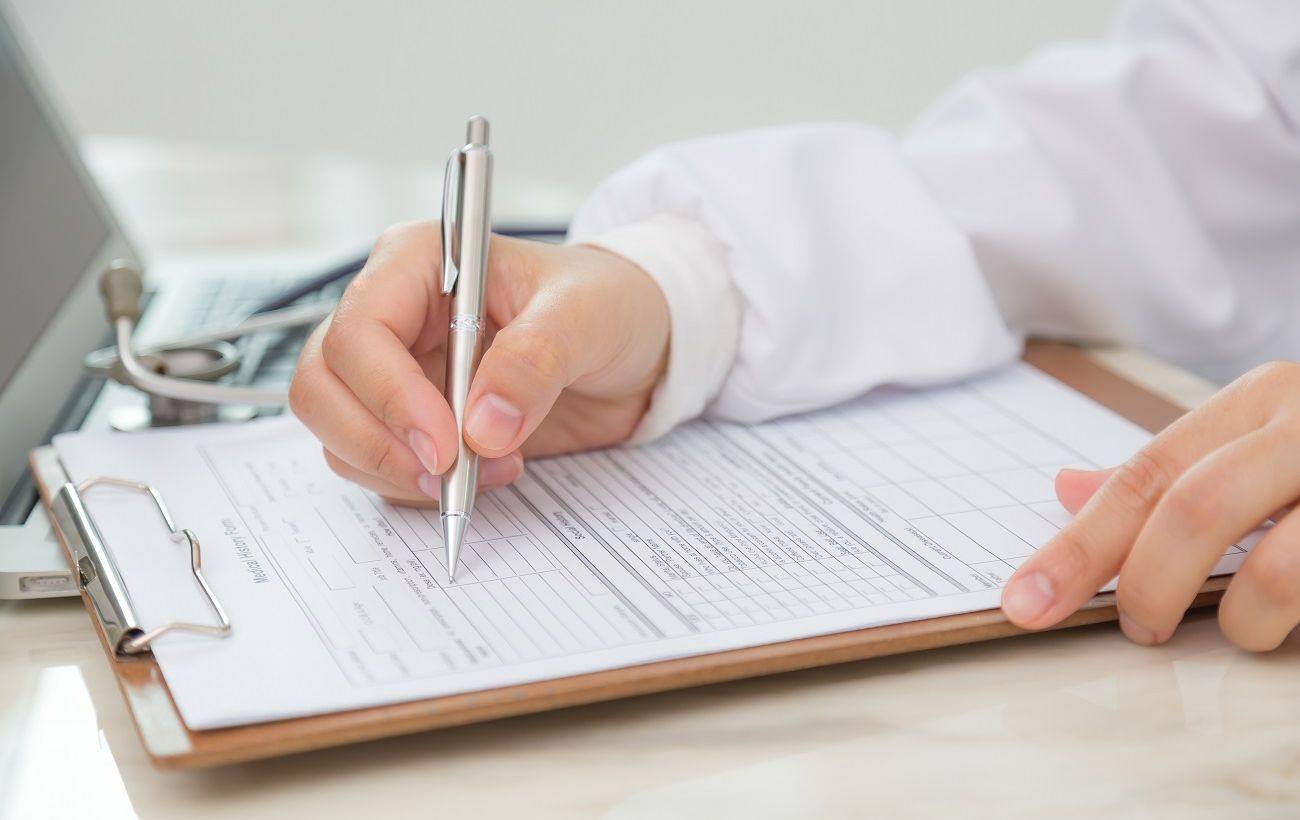 Небезпечна економія на красі: які документи зобов’язана мати клініка перед уколами та операціями