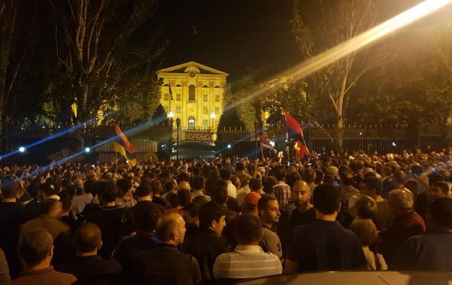 Пашинян призвал к новым протестам в Армении из-за принятого закона о Национальном собрании