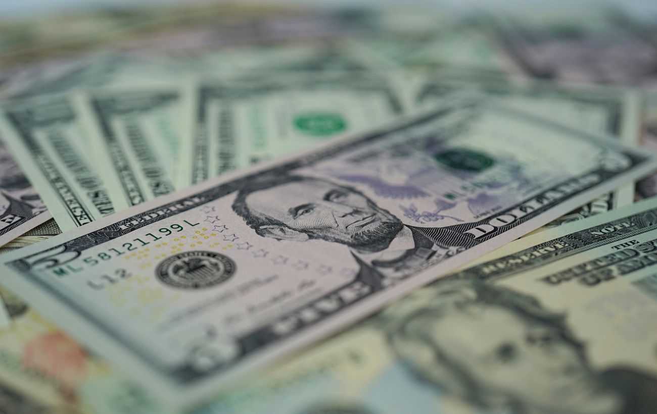 НБУ підвищив курс долара на 15 копійок