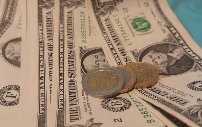 Биржевой курс доллара в России поднялся выше 78 рублей