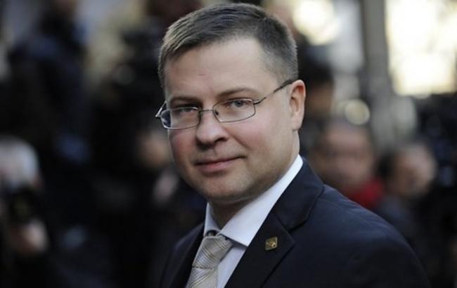 ЄК сподівається на швидке ухвалення рішення про безвізовий режим з Україною, - Домбровскіс