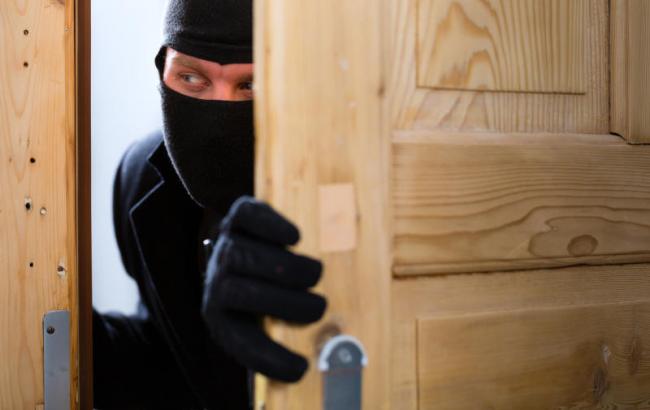 В Киеве разыскивают вора, обокравшего квартиру со спящими хозяевами