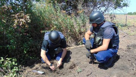 Под Славянском пиротехники уничтожили 221 боеприпас времен Второй мировой войны