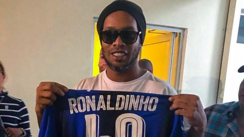 Роналдінью завершив кар'єру футболіста