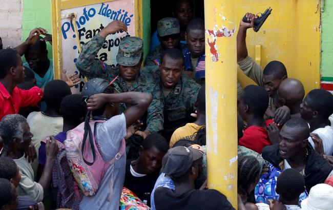 Зірки шоу-бізнесу приєдналися до надання допомоги постраждалим на Гаїті.