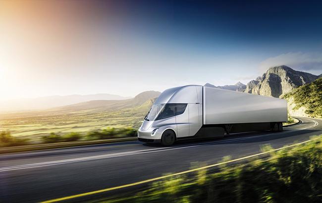 Маск презентував прототип першої електричної вантажівки