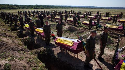 Рада запровадила тюремне ув'язнення за осквернення могил захисників України