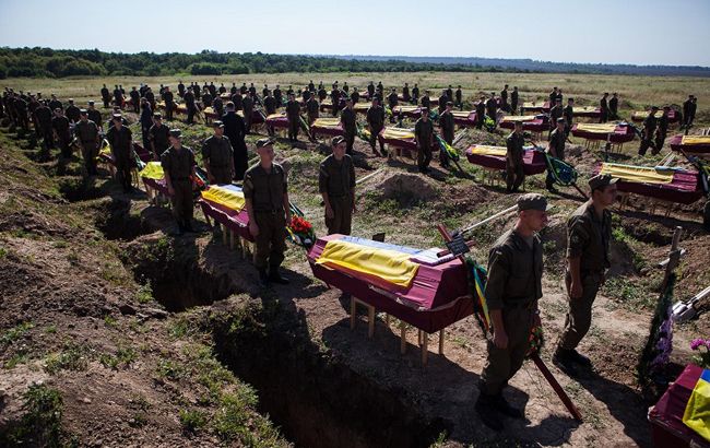 Рада запровадила тюремне ув'язнення за осквернення могил захисників України