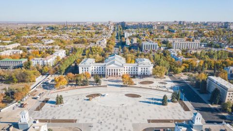 Ракетный удар по Краматорску: повреждены жилые дома, детский сад и школа, есть раненные