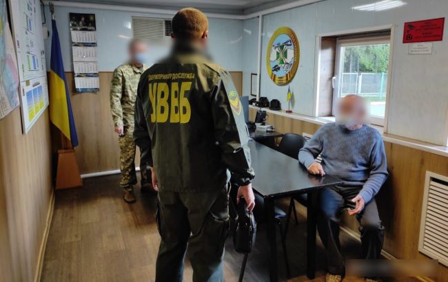 Гражданин РФ пытался подкупить пограничников "двумя билетами банка России"